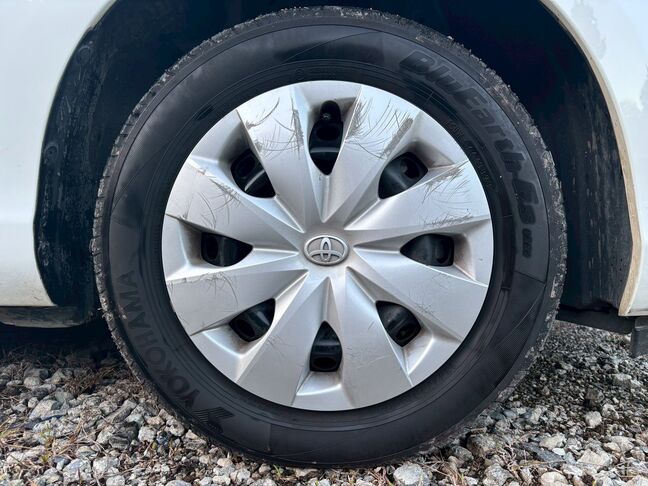 確かな足回り！しっかりとしたタイヤを装着しています。【アクア】